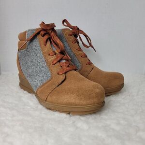 Sorel Evie Women's Size 6.5 Ankle Boots Tan Gray Suede Felt Inner Wedge Lace Up